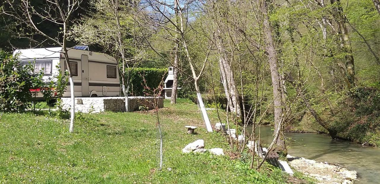 Mobile Home Slapnica U Parku Prirode Zumberak Krasic Екстериор снимка